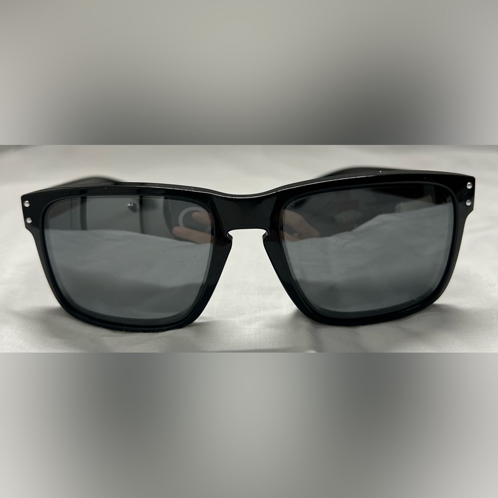 Oakley Holbrook Men's Polarized Sunglasses Black Frame